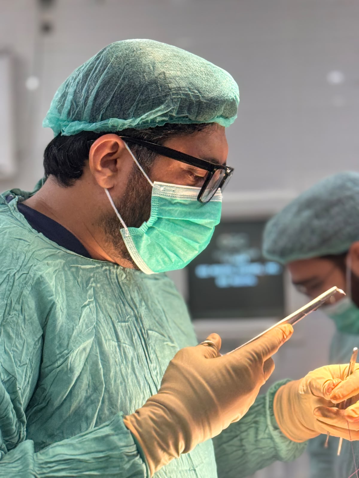 Precision surgical instrument handling during orthopedic surgery